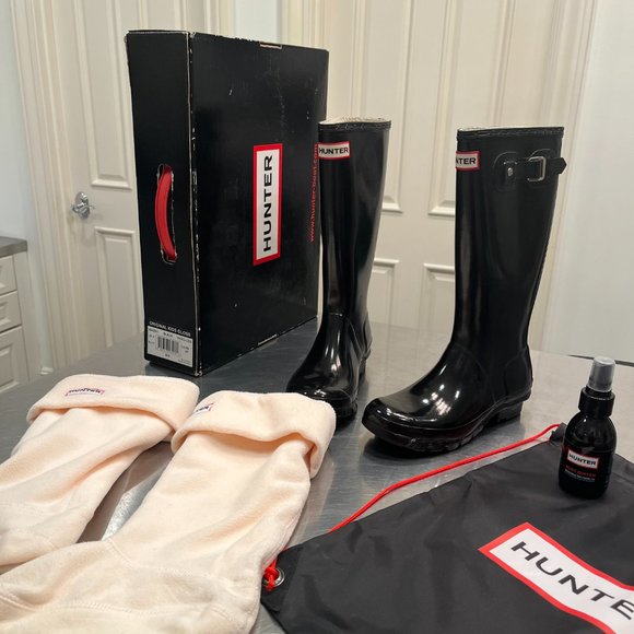 Hunter Black Gloss Rainboots - Picture 2 of 5